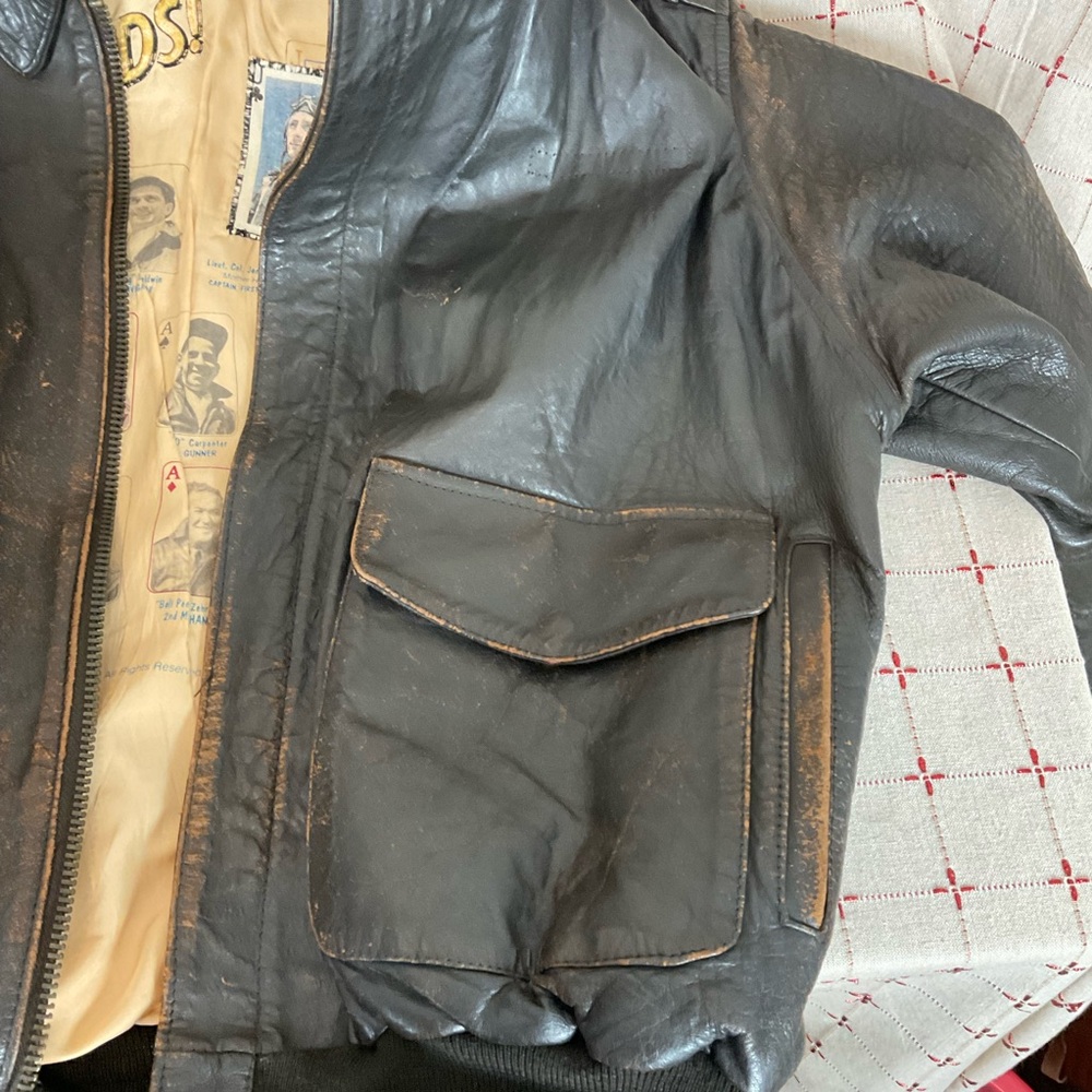 Vintage Avirex Jack Of All Raids Sack Time Nose Art A2 XL Leather Bomber Jacket - Picture 16 of 16